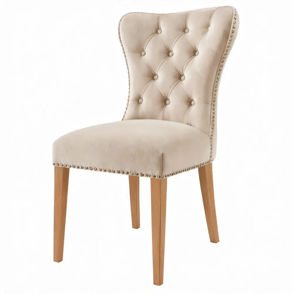 Beige fluwelen eetkamerstoel met gecapitonneerde rugleuning en rubberhouten poten, 50 x 60 x 100 cm