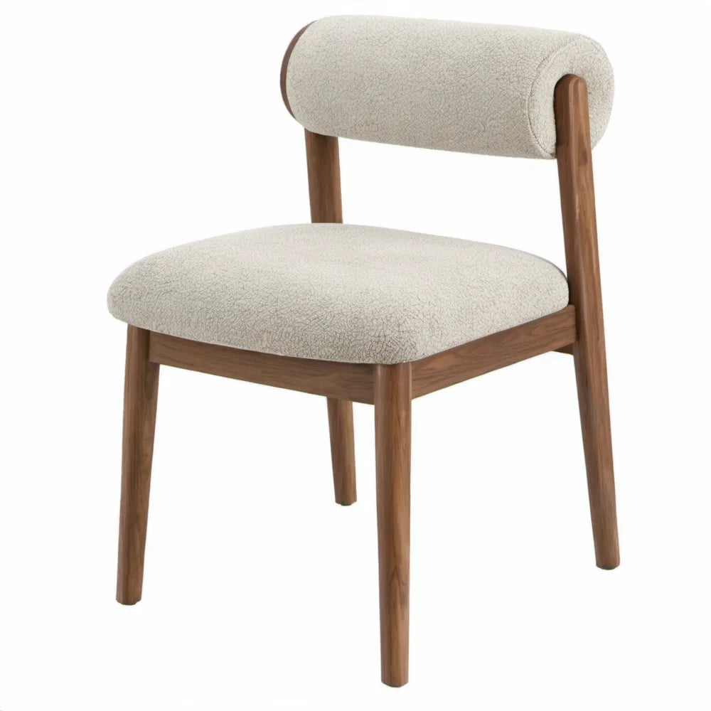 Crèmekleurige bouclé eetkamerstoel met walnootbruin rubberhouten frame, 50 x 54 x 78 cm